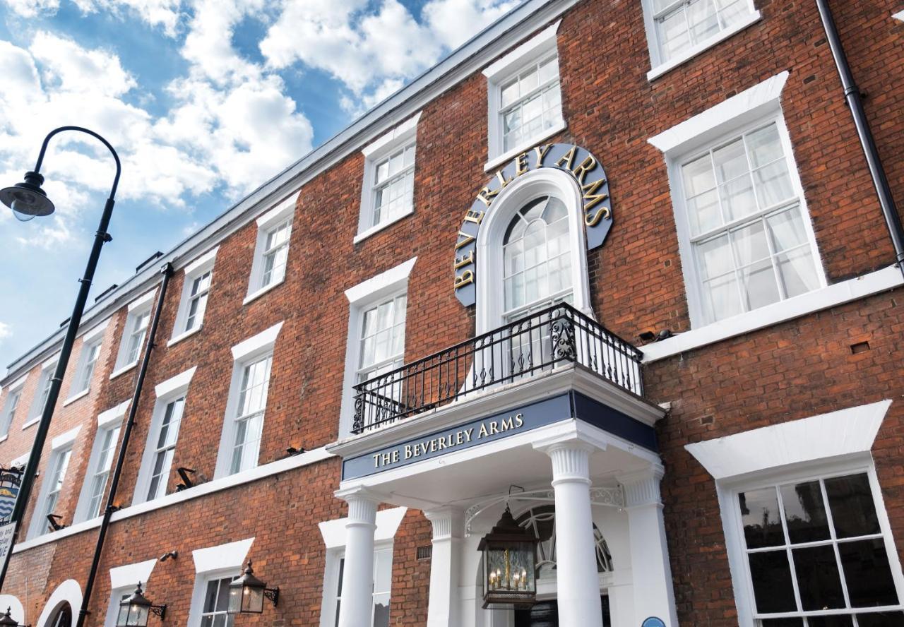 The Beverley Arms Hotel Екстер'єр фото The Berkeley Arms