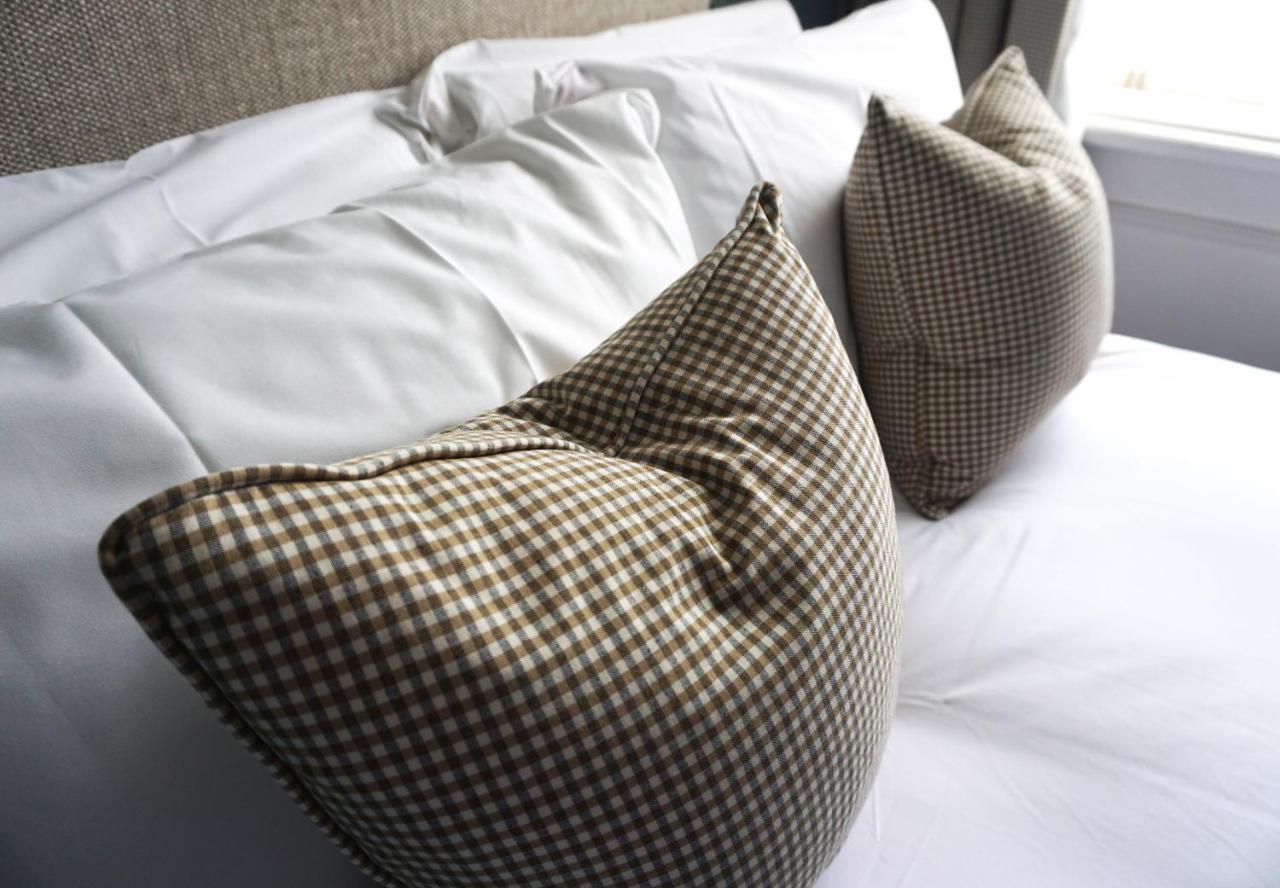 The Beverley Arms Hotel Екстер'єр фото Two cushions